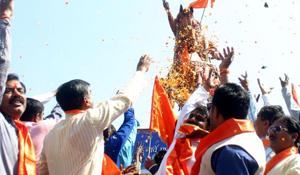 Arguing for Akhil Maratha Mahasangh, advocate Vineet Naik told a bench of justices Ranjit More and Bharati Dangre that the Mandal Commission had erred in terming Marathas a forward class.(Bidesh Manna/HT photo) Arguing for Akhil Maratha Mahasangh, advocate Vineet Naik told a bench of justices Ranjit More and Bharati Dangre that the Mandal Commission had erred in terming Marathas a forward class.(Bidesh Manna/HT photo)