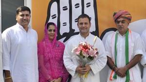 Manvendra singh(right) with AICC president Rahul Gandhi and state Congress leader Harish Choudhary (LEFT)after joining Congress party , in October 2018.(HT File Photo) Manvendra singh(right) with AICC president Rahul Gandhi and state Congress leader Harish Choudhary (LEFT)after joining Congress party , in October 2018.(HT File Photo)