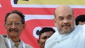 Veteran BJP leader BC Khanduri with paty president Amit Shah. Khanduri has not been given a party ticket for the upcoming Lok Sabha elections.(Vinay Santosh Kumar/HT photo) Veteran BJP leader BC Khanduri with paty president Amit Shah. Khanduri has not been given a party ticket for the upcoming Lok Sabha elections.(Vinay Santosh Kumar/HT photo)