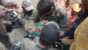 18-month-old boy who fell into a 60-feet deep borewell on Wednesday evening in Haryana’s Hisar district was rescued by on Friday.(HT photo) 18-month-old boy who fell into a 60-feet deep borewell on Wednesday evening in Haryana’s Hisar district was rescued by on Friday.(HT photo)