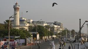 The Beach Road in Puducherry is popular with both locals and tourists and is the hub of social life.(Biplov Bhuyan/HT PHOTO) The Beach Road in Puducherry is popular with both locals and tourists and is the hub of social life.(Biplov Bhuyan/HT PHOTO)