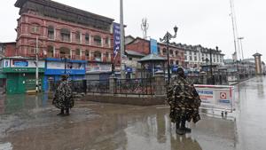 Paramilitary soldiers stand near closed shops during a shutdown to protest against the death of Rizwan Pandit, at Lal Chowk, in Srinagar on March 20.(Waseem Andrabi/ HT Photo) Paramilitary soldiers stand near closed shops during a shutdown to protest against the death of Rizwan Pandit, at Lal Chowk, in Srinagar on March 20.(Waseem Andrabi/ HT Photo)