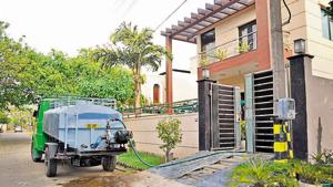 Bengaluru, on the WhatsApp groups of resident welfare associations, the prime topic of discussion is water, or lack of enough of it.(HT File Photo) Bengaluru, on the WhatsApp groups of resident welfare associations, the prime topic of discussion is water, or lack of enough of it.(HT File Photo)