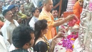 Mathura MP and BJP candidate Hema Malini and Uttar Pradesh chief minister Yogi Adityanath offer prayers at Banke Bihari temple in Vrindavan ahead of her filing nomination papers.(HT PHOTO) Mathura MP and BJP candidate Hema Malini and Uttar Pradesh chief minister Yogi Adityanath offer prayers at Banke Bihari temple in Vrindavan ahead of her filing nomination papers.(HT PHOTO)