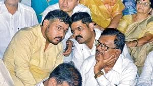 Vishal Patil (left, foreground) leans in to Pratik Patil in Sangli on Sunday, where Pratik announced that he is leaving the Congress party. Pratik and Vishal are brothers and Vishal might still contest the Sangli Lok Sabha seat.(HT photo)