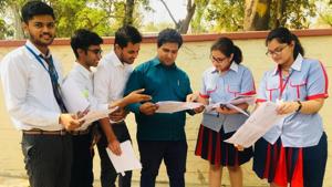 CBSE 2019 question paper analysis: Student of GD Goenka Public School discussing CBSE Class 12 history paper on Monday.(Rajeev Mullick/HT photo) CBSE 2019 question paper analysis: Student of GD Goenka Public School discussing CBSE Class 12 history paper on Monday.(Rajeev Mullick/HT photo)