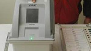 An election officer demonstrates how an EVM and a Voter Verifiable Paper Audit Trail (VVPAT) function.(Parwaz Khan /HT Photo) An election officer demonstrates how an EVM and a Voter Verifiable Paper Audit Trail (VVPAT) function.(Parwaz Khan /HT Photo)