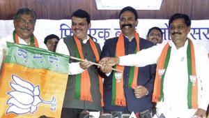 Congress leader Ranjitsinh Naik Nimbalkar (centre) joined BJP in the presence of CM Devendra Fadnavis on Monday, March 25. He may be fielded by the party from the Satara Lok Sabha seat.(HT Photo) Congress leader Ranjitsinh Naik Nimbalkar (centre) joined BJP in the presence of CM Devendra Fadnavis on Monday, March 25. He may be fielded by the party from the Satara Lok Sabha seat.(HT Photo)
