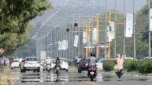 In 44 years, the number of cars registered in Chandigarh has grown 50 times, a reason for the temperature rise.(HT File) In 44 years, the number of cars registered in Chandigarh has grown 50 times, a reason for the temperature rise.(HT File)