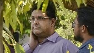 AugustaWestland accused Sushen Gupta waits after being produced by Enforcement Directorate (ED) at Patiala House court, in New Delhi, Tuesday, March 26, 2019.(PTI) AugustaWestland accused Sushen Gupta waits after being produced by Enforcement Directorate (ED) at Patiala House court, in New Delhi, Tuesday, March 26, 2019.(PTI)
