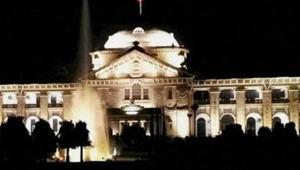 The Lucknow bench of Allahabad high court on Tuesday sentenced additional chief secretary Mahesh Kumar Gupta till rising of the court (up to 4.15 pm of Tuesday) and slapped Rs 25,000 fine on him in a contempt case.(PTI File Photo) The Lucknow bench of Allahabad high court on Tuesday sentenced additional chief secretary Mahesh Kumar Gupta till rising of the court (up to 4.15 pm of Tuesday) and slapped Rs 25,000 fine on him in a contempt case.(PTI File Photo)