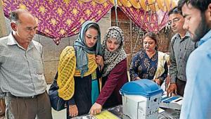 Two women at a demonstration of EVM and VVPAT machines by Election Commission officials on Wednesday.(Sanchit Khanna/HT Photo) Two women at a demonstration of EVM and VVPAT machines by Election Commission officials on Wednesday.(Sanchit Khanna/HT Photo)