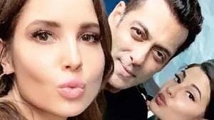 A user shared a picture of Salman Khan, Jacqueline Fernandez and Amanda Cerny from Notebook screening on Wednesday.(Instagram) A user shared a picture of Salman Khan, Jacqueline Fernandez and Amanda Cerny from Notebook screening on Wednesday.(Instagram)