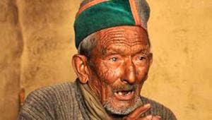 Shyam Saran Negi is India’s first voter. The 102-year-old Kinnaur resident is all set to cast his vote in the 2019 Lok Sabha elections.(HT File) Shyam Saran Negi is India’s first voter. The 102-year-old Kinnaur resident is all set to cast his vote in the 2019 Lok Sabha elections.(HT File)