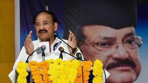 Venkaiah Naidu says should switch over to e-vehicles for curbing pollution.(PTI) Venkaiah Naidu says should switch over to e-vehicles for curbing pollution.(PTI)