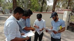 CBSE Class 12 Students of GD Goenka Public School discussing their Physical Education examination on Saturday.(Rajeev Mullick/HT photo) CBSE Class 12 Students of GD Goenka Public School discussing their Physical Education examination on Saturday.(Rajeev Mullick/HT photo)