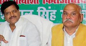 The city of bangles, Firozabad, which goes to polls in the third phase on April 23, is all set to witness a keen contest between ‘chacha’ and ‘bhatija’.(HT File) The city of bangles, Firozabad, which goes to polls in the third phase on April 23, is all set to witness a keen contest between ‘chacha’ and ‘bhatija’.(HT File)