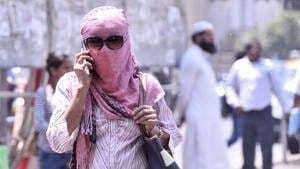 Heat is up, mercury inches close to 40 degree celsius mark. (Photo by Anshuman Poyrekar/Hindustan Times)(Anshuman Poyrekar/HT Photo) Heat is up, mercury inches close to 40 degree celsius mark. (Photo by Anshuman Poyrekar/Hindustan Times)(Anshuman Poyrekar/HT Photo)