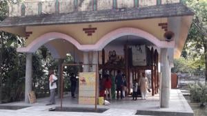 The Devraha Baba temple in Deoria.(HT Photo) The Devraha Baba temple in Deoria.(HT Photo)