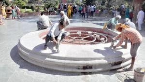 Preparations for observing the massacre centenary started in Amritsar on Tuesday.(HT Photo) Preparations for observing the massacre centenary started in Amritsar on Tuesday.(HT Photo)