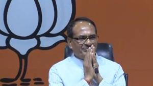 Chouhan said that Digvijaya Singh was not an issue in MP politics but as far as the election is concerned, even an ordinary BJP worker would be able to defeat him. Chouhan said that Digvijaya Singh was not an issue in MP politics but as far as the election is concerned, even an ordinary BJP worker would be able to defeat him.