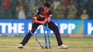 Kolkata Knight Riders' cricketer Prasidh Krishna tries to dismiss Delhi Capitals' cricketer Prithvi Shaw.(AFP) Kolkata Knight Riders' cricketer Prasidh Krishna tries to dismiss Delhi Capitals' cricketer Prithvi Shaw.(AFP)