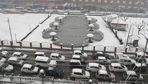 Civilian traffic will not be allowed on the Jammu-Srinagar highway on Sundays and Wednesdays to ensure safe movement of security convoys.(ANI File Photo) Civilian traffic will not be allowed on the Jammu-Srinagar highway on Sundays and Wednesdays to ensure safe movement of security convoys.(ANI File Photo)