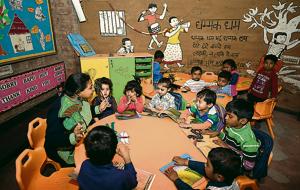 Students at Katha Khazana School at Kaljaji, New Delhi, in the middle of a storytelling session.(Burhaan Kinu/HT PHOTO) Students at Katha Khazana School at Kaljaji, New Delhi, in the middle of a storytelling session.(Burhaan Kinu/HT PHOTO)