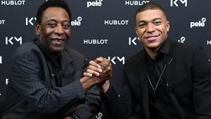Paris Saint-Germain (PSG) and France national football team forward Kylian Mbappe (R) and Brazilian football legend Pele.(AFP) Paris Saint-Germain (PSG) and France national football team forward Kylian Mbappe (R) and Brazilian football legend Pele.(AFP)