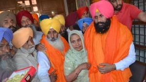 LIP leaders Simarjit Singh Bains and Balwinder Singh Bains with their mother Kashmir Kaur in Ludhiana on Friday.(HT Photo) LIP leaders Simarjit Singh Bains and Balwinder Singh Bains with their mother Kashmir Kaur in Ludhiana on Friday.(HT Photo)