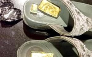 The accused men has been apprehended by CISF for smuggling two gold bars worth ₹11.12 lakh, concealed in his slippers.(HT Photo/Representative Image) The accused men has been apprehended by CISF for smuggling two gold bars worth ₹11.12 lakh, concealed in his slippers.(HT Photo/Representative Image)