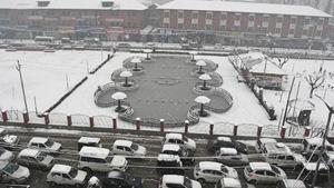 The closure of the Kashmir highway NH 44 for civilian traffic by state government for two days a week to allow troop movement has become a poll issue in Jammu and Kashmir.(ANI) The closure of the Kashmir highway NH 44 for civilian traffic by state government for two days a week to allow troop movement has become a poll issue in Jammu and Kashmir.(ANI)