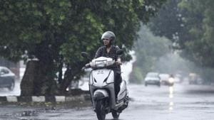 The India Meteorological Department (IMD) has forecast that a thunderstorm and squall could hit Delhi on Sunday.(Burhaan Kinu/HT File PHOTO) The India Meteorological Department (IMD) has forecast that a thunderstorm and squall could hit Delhi on Sunday.(Burhaan Kinu/HT File PHOTO)