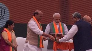 Prime Minister Modi releasing the BJP Sankalp Patra, the Lok Sabha poll manifesto.(HT photo) Prime Minister Modi releasing the BJP Sankalp Patra, the Lok Sabha poll manifesto.(HT photo)