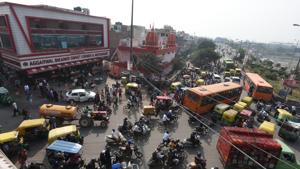 Right now, Delhi’s public bus fleet size is at a nine-year low, although the government has promised to roll out 3,000 CNG-powered and 1,000 electric buses in the next couple of years.(Sonu Mehta/HT File PHOTO) Right now, Delhi’s public bus fleet size is at a nine-year low, although the government has promised to roll out 3,000 CNG-powered and 1,000 electric buses in the next couple of years.(Sonu Mehta/HT File PHOTO)