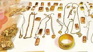 The gold weighed 6.2 kilograms and were worth Rs 1,78,90,998 .(HT Photo) The gold weighed 6.2 kilograms and were worth Rs 1,78,90,998 .(HT Photo)