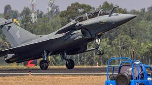 The top court said review petitions against its earlier verdict dismissing all petitions against procurement of Rafale jets will be decided on merit.(PTI PHOTO) The top court said review petitions against its earlier verdict dismissing all petitions against procurement of Rafale jets will be decided on merit.(PTI PHOTO)