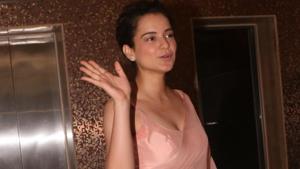 Kangana Ranaut during her birthday celebrations at her residence in Mumbai's Bandra.(IANS) Kangana Ranaut during her birthday celebrations at her residence in Mumbai's Bandra.(IANS)