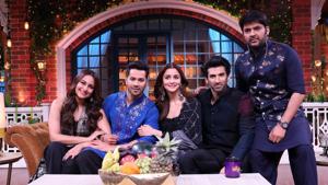 Kalank starcast (L-R) Sonakshi Sinha, Varun Dhavan, Alia Bhatt and Aditya Roy Kapoor with Kapil Sharma. Kalank starcast (L-R) Sonakshi Sinha, Varun Dhavan, Alia Bhatt and Aditya Roy Kapoor with Kapil Sharma.
