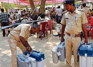 Security officials carry EVMs in Jamui on Wednesday.(ANI) Security officials carry EVMs in Jamui on Wednesday.(ANI)