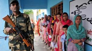When the situation spiralled out of control, the BSF personnel fired five shots in the air which led to panic.(NITIN KANOTRA) When the situation spiralled out of control, the BSF personnel fired five shots in the air which led to panic.(NITIN KANOTRA)