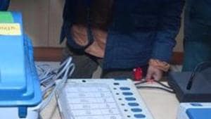 The polling in Nizamabad was allowed up to 6 pm as there were 185 contestants in the fray. Authorities had to arrange 12 EVMs in L shape to accommodate such a big number of candidates.(HT Photo) The polling in Nizamabad was allowed up to 6 pm as there were 185 contestants in the fray. Authorities had to arrange 12 EVMs in L shape to accommodate such a big number of candidates.(HT Photo)
