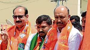Lok Sabha elections 2019: Warring cousins from both sides of a murder battle it out in Osmanabad(HT Photo) Lok Sabha elections 2019: Warring cousins from both sides of a murder battle it out in Osmanabad(HT Photo)