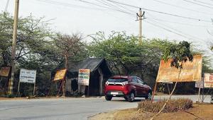 A security post at Gairatpur Bas, which was found unmanned on Thursday, is in a dilapidated condition.(Parveen Kumar/ht photo) A security post at Gairatpur Bas, which was found unmanned on Thursday, is in a dilapidated condition.(Parveen Kumar/ht photo)