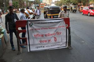 Election squad checking vehicles at Patalipada, Ghodbunder Road, Thane on Friday.(Praful Gangurde/ HT Photo) Election squad checking vehicles at Patalipada, Ghodbunder Road, Thane on Friday.(Praful Gangurde/ HT Photo)