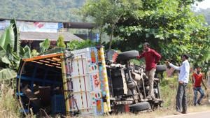 The minibus carrying around 20 passengers was travelling from Kukkanti to Kadiri and collided with a truck coming from the opposite direction at a high speed. (Image for representational purpose only).(HT FILE PHOTO) The minibus carrying around 20 passengers was travelling from Kukkanti to Kadiri and collided with a truck coming from the opposite direction at a high speed. (Image for representational purpose only).(HT FILE PHOTO)