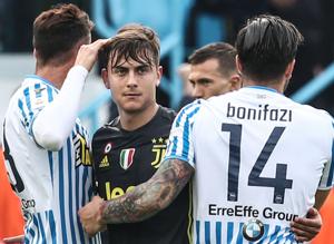 Juventus' Argentine forward Paulo Dybala (c) embraces SPAL's Italian defender Kevin Bonifazi (R) at the end of the Italian Serie A football match.(AFP) Juventus' Argentine forward Paulo Dybala (c) embraces SPAL's Italian defender Kevin Bonifazi (R) at the end of the Italian Serie A football match.(AFP)