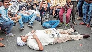 Traders say their demand for an ordinance to stop the sealing process in the capital fell on deaf ears.(PTI) Traders say their demand for an ordinance to stop the sealing process in the capital fell on deaf ears.(PTI)