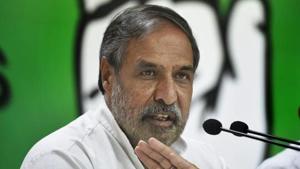 Congress spokesperson Anand Sharma asked the prime minister to come clean on the issue and said the EC should inquire into the contents of the trunk.(PTI) Congress spokesperson Anand Sharma asked the prime minister to come clean on the issue and said the EC should inquire into the contents of the trunk.(PTI)