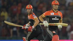 Royal Challengers Bangalore (RCB) cricketers AB de Villiers (L) and Marcus Stoinis (C) run between the wickets.(AFP) Royal Challengers Bangalore (RCB) cricketers AB de Villiers (L) and Marcus Stoinis (C) run between the wickets.(AFP)